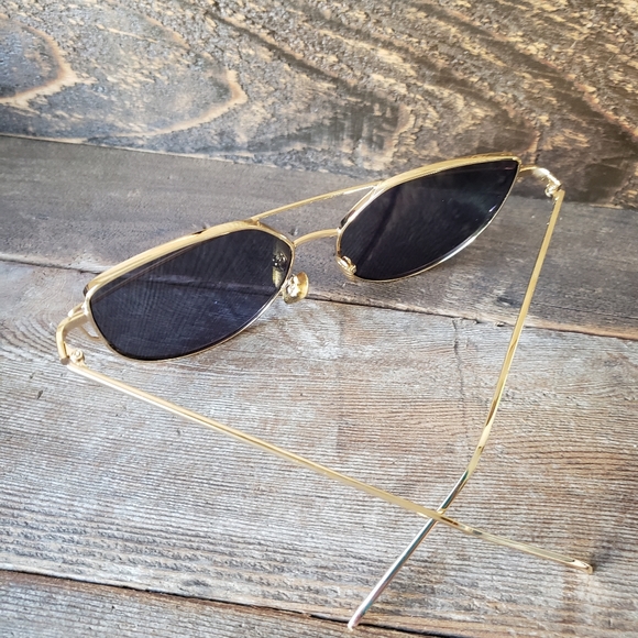 Cat Eye blue lenses Metal goldtone sunglasses New - Picture 6 of 7